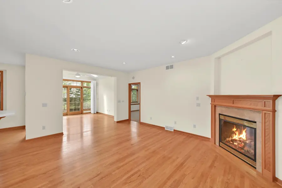 2409 Caribou Ln, Grafton, WI 53024 - #2