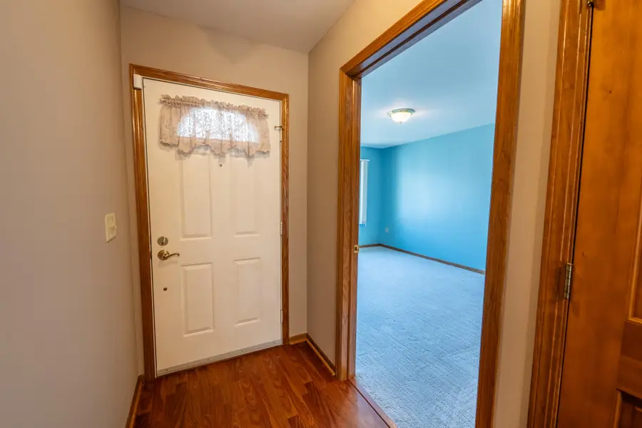 565 Hartford Sq, Hartford, WI 53027 - #2