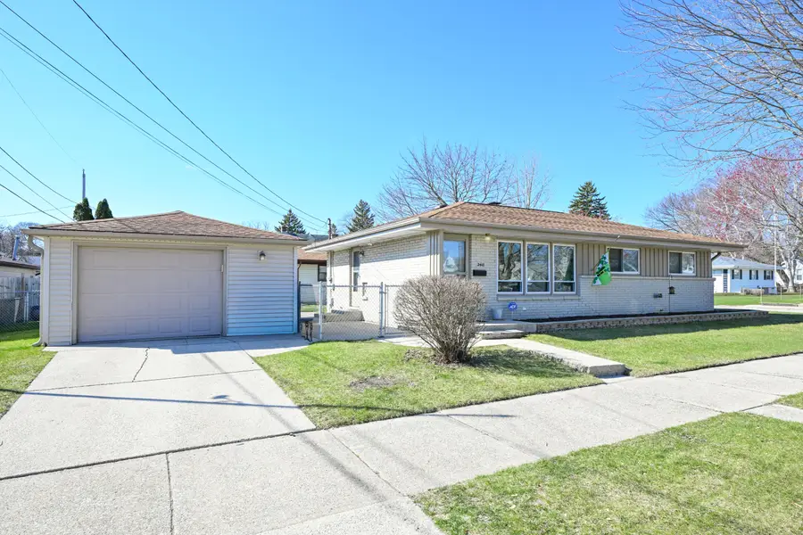 2417 Dombrowski Blvd, Racine, WI 53405 - #2