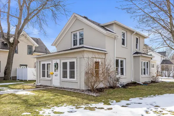 627 W Wisconsin Ave, Oconomowoc, WI 53066