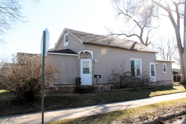 2339 Loomis St, La Crosse, WI 54603