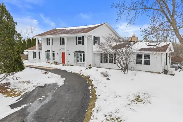 2626 W Ranch Rd, Mequon, WI 53092