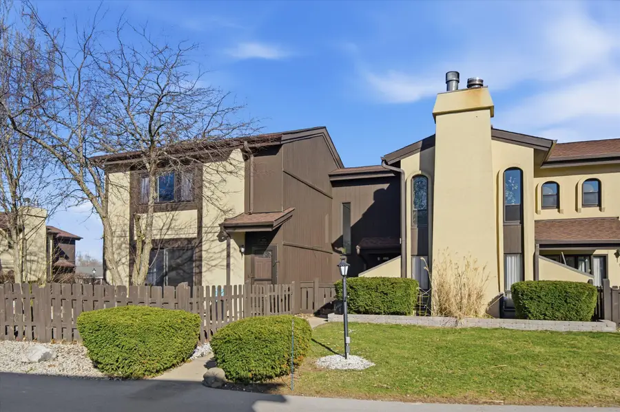 5270 Somerset Ln, Greenfield, WI 53221 - #2