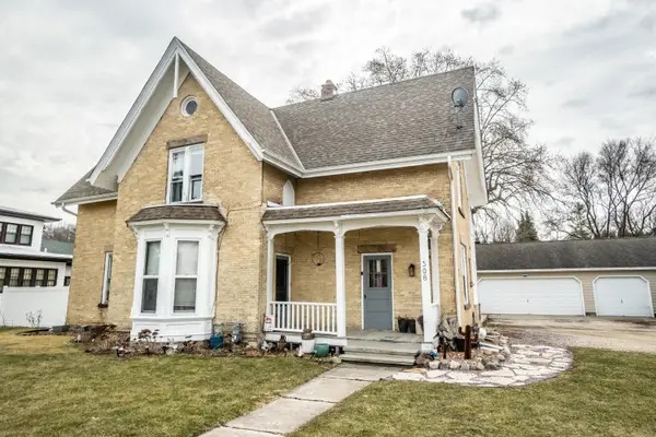 308 Kettle Moraine Dr S, Slinger, WI 53086