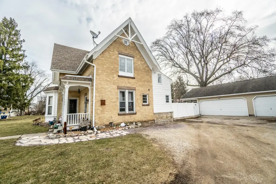 308 Kettle Moraine Dr S, Slinger, WI 53086 - #2