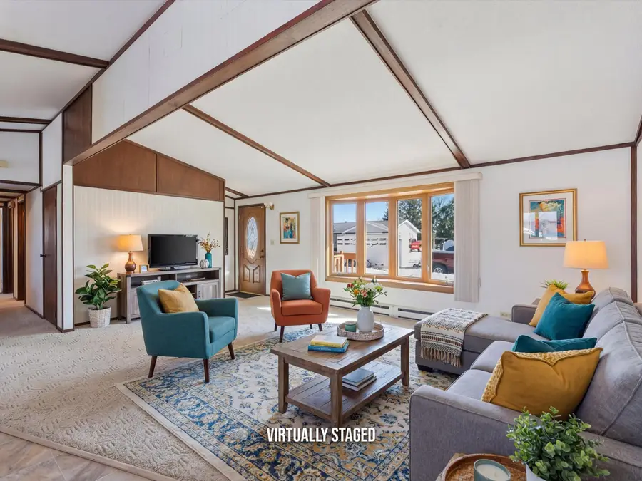 330 Kennedy St, Valders, WI 54245 - #3