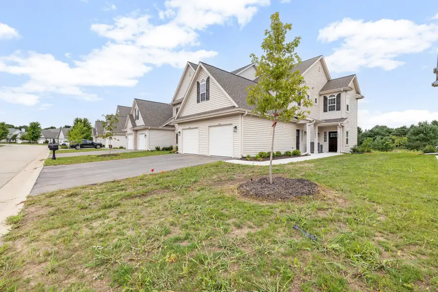 1810 Horseshoe Ln, Slinger, WI 53086 - #2