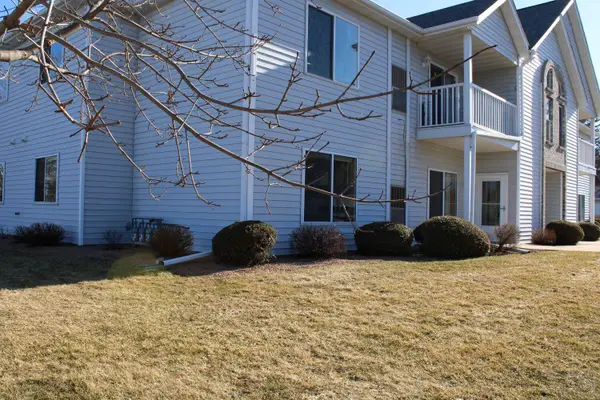 1751 Wildlife Dr, Kewaskum, WI 53040