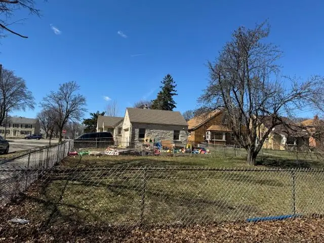 4240 W Fiebrantz Ave, Milwaukee, WI 53216 - #3