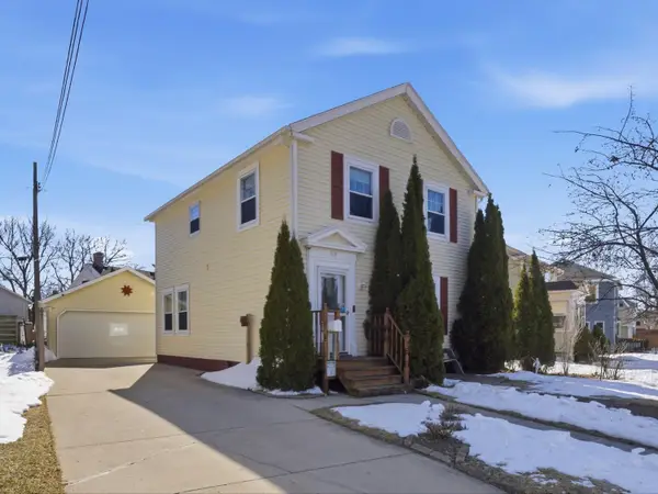 519 Riverview Dr, Manitowoc, WI 54220