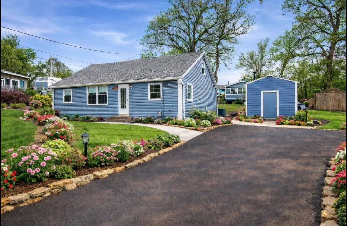 33737 S Lakeshore Dr, Burlington, WI 53105 - #1