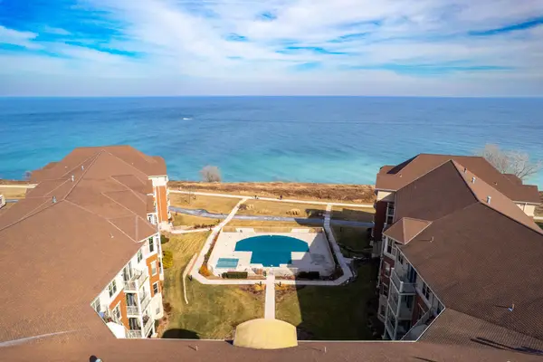 4120 S Lake Dr, Saint Francis, WI 53235