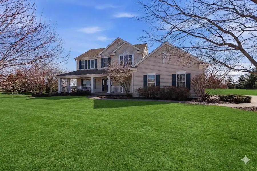 810 Black Squirrel Ct, Hubertus, WI 53033 - #2