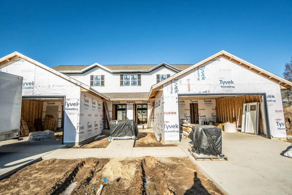 1334 Legion Cir, West Bend, WI 53090 - #1