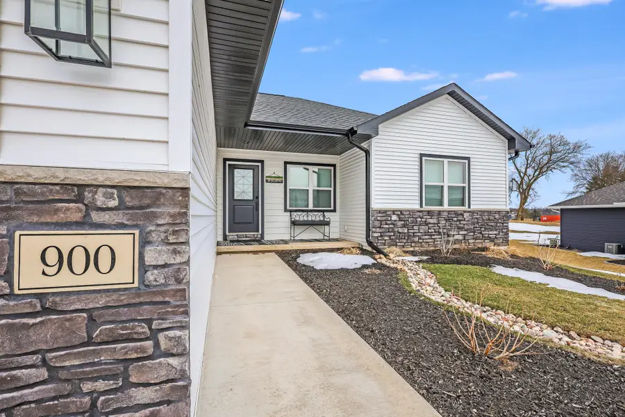 900 Moonbeam Ln, Francis Creek, WI 54214 - #2