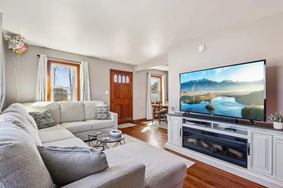 222 Hyde Park Ave, Waukesha, WI 53188 - #2