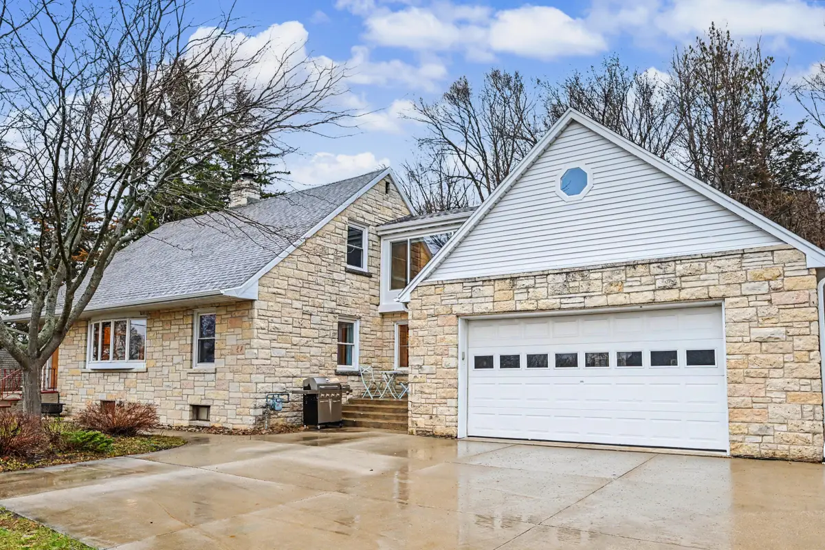 110 Polk St, Slinger, WI 53086 - #1