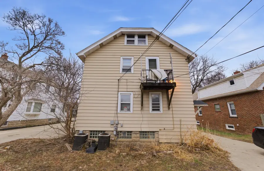 2225 S 82nd St, West Allis, WI 53219 - #3