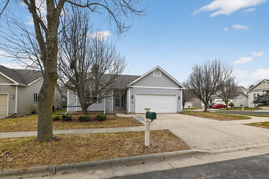 1214 Dayflower Dr, Madison, WI 53719 - #3