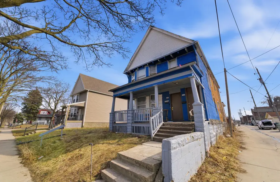 2463 W Chambers St, Milwaukee, WI 53206 - #3