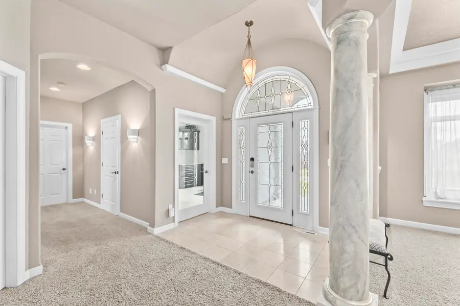 W226N3551 Wethersfield Rd, Pewaukee, WI 53072 - #3