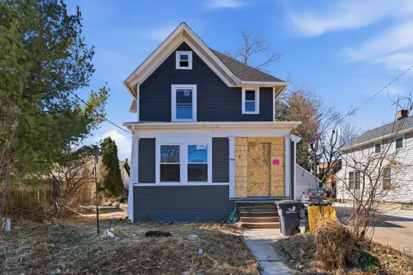 206 Maple Ave, Waukesha, WI 53186