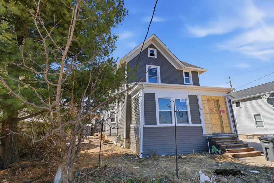 206 Maple Ave, Waukesha, WI 53186 - #3