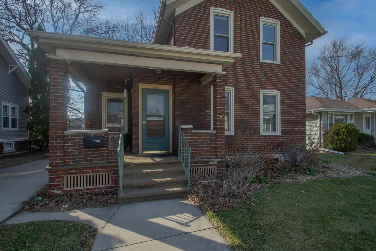 412 S 10th St, Watertown, WI 53094 - #1
