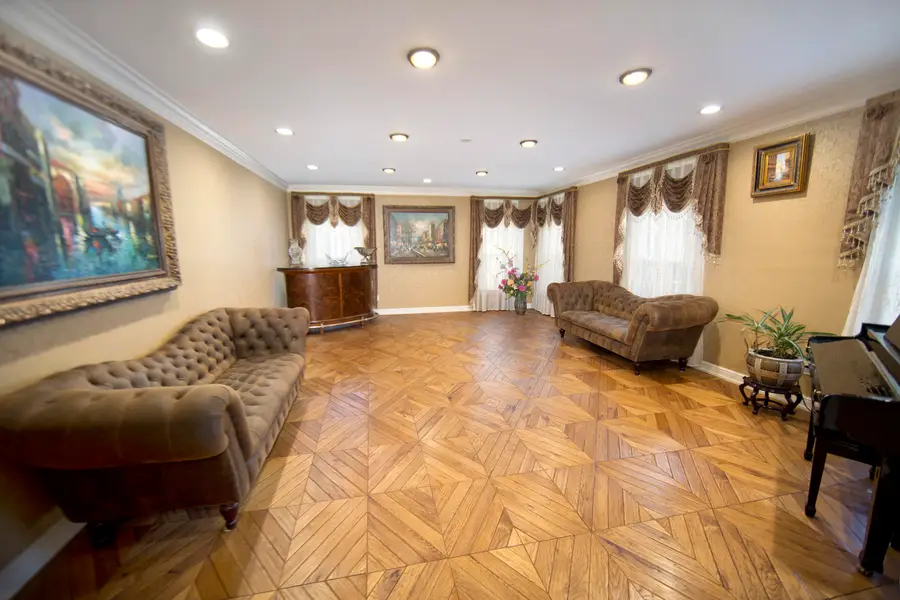 229 Indian Creek Ct, Fox Point, WI 53217 - #3