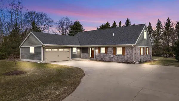 2658 Northwoods Ln, Port Washington, WI 53074