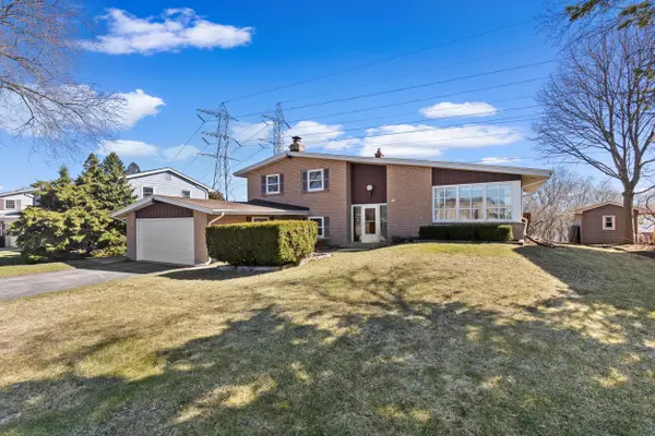 2744 N Park Dr, Wauwatosa, WI 53222