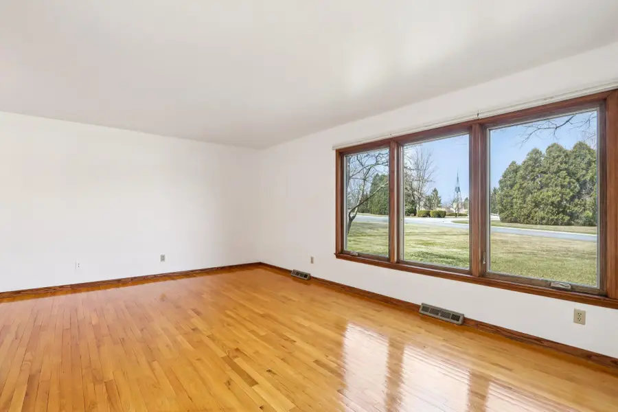 18215 Parish Dr, Brookfield, WI 53045 - #2