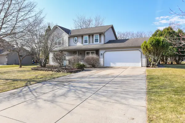 W176S8429 Clearbrook Dr, Muskego, WI 53150