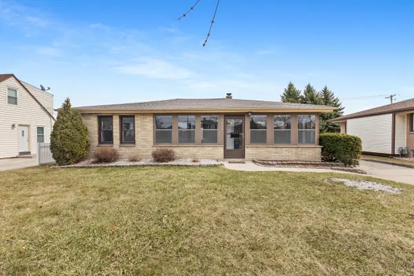 4842 S 26th St, Milwaukee, WI 53221