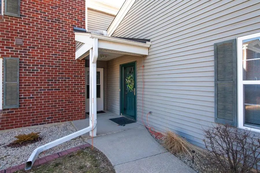 N17W26887 E Fieldhack Dr, Pewaukee, WI 53072 - #2