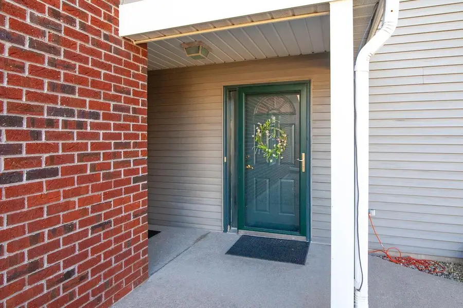 N17W26887 E Fieldhack Dr, Pewaukee, WI 53072 - #3