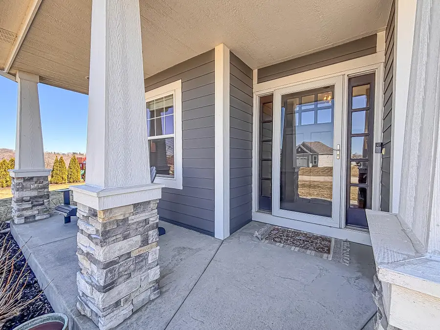 W275N358 Arrowhead Trl, Pewaukee, WI 53188 - #3