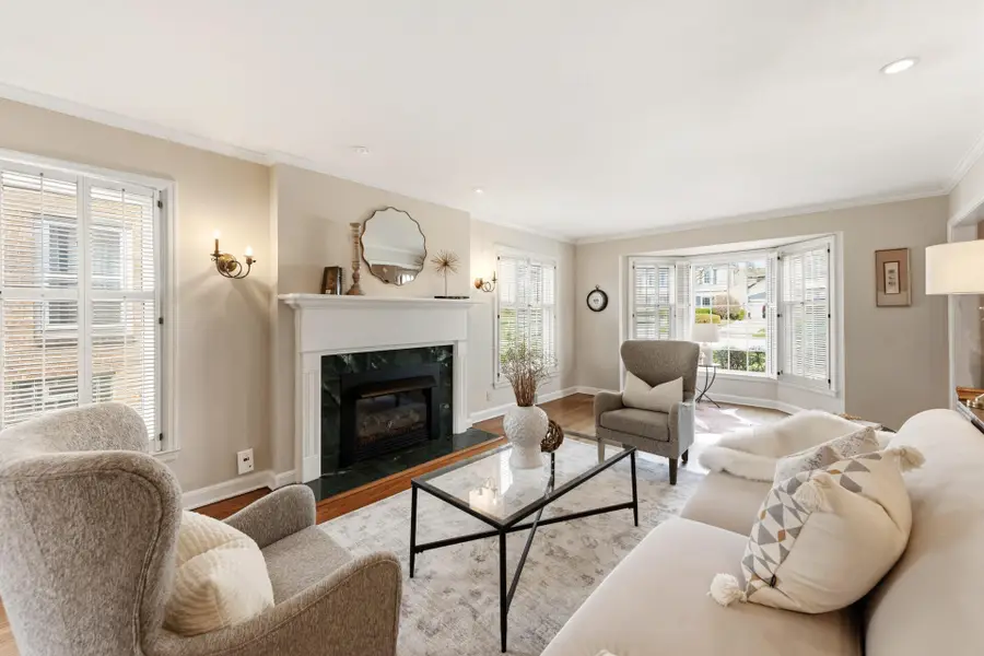 4855 N Ardmore Ave, Whitefish Bay, WI 53217 - #2