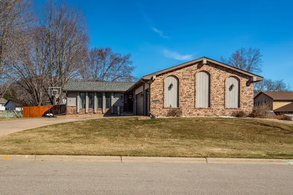 1206 Greenridge Dr, Onalaska, WI 54650