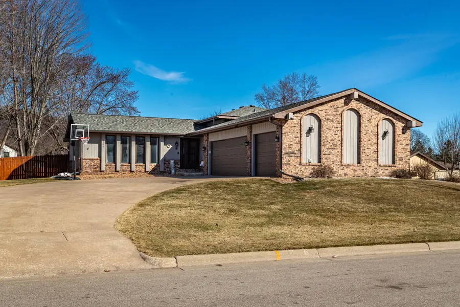 1206 Greenridge Dr, Onalaska, WI 54650 - #2