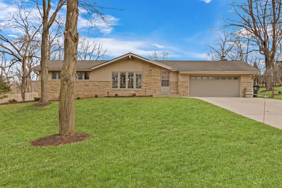 N17W27387 Lakefield Dr, Pewaukee, WI 53072 - #1