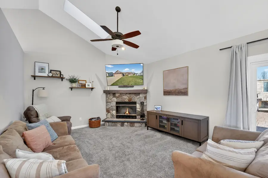 W199N17111 Ridgeway Dr, Jackson, WI 53037 - #2