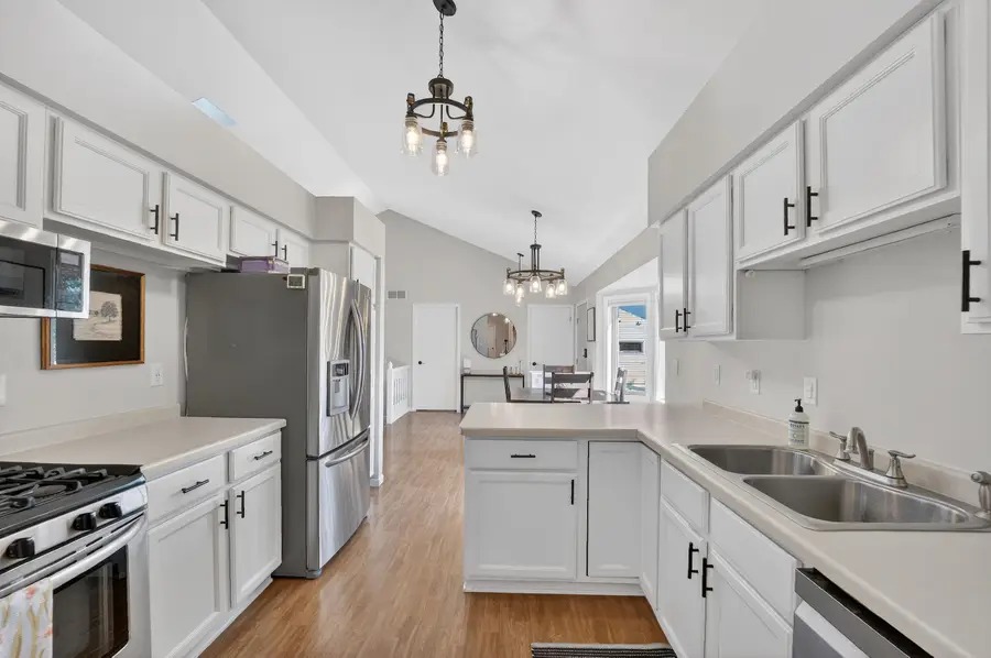 W199N17111 Ridgeway Dr, Jackson, WI 53037 - #3