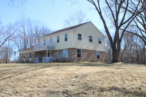 N67W30777 Swallow Ln, Merton, WI 53029
