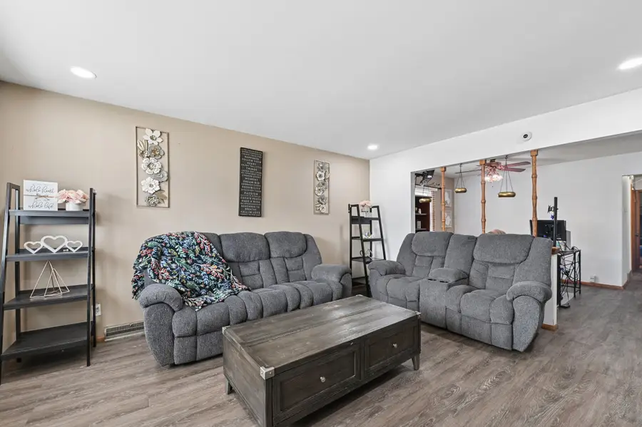 9826 W Menomonee Park Ct, Milwaukee, WI 53225 - #3