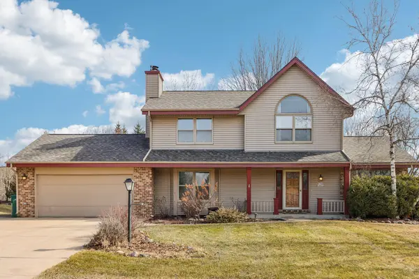 W142N10472 Magnolia Dr, Germantown, WI 53022