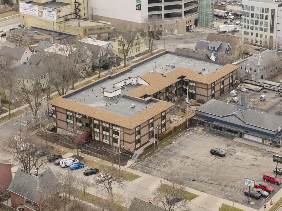 2025 E Greenwich Ave, Milwaukee, WI 53211 - #2