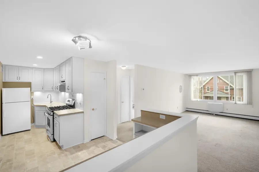 2025 E Greenwich Ave, Milwaukee, WI 53211 - #3