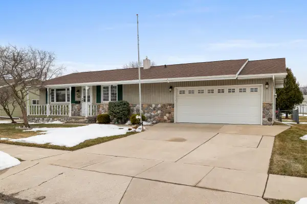 1702 S 25th St, Manitowoc, WI 54220