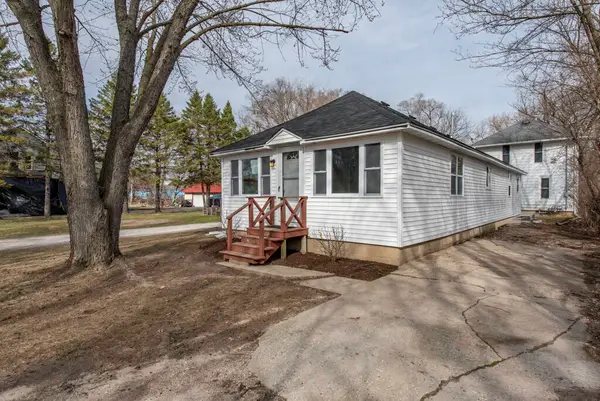 606 S Cogswell Dr, Salem Lakes, WI 53170